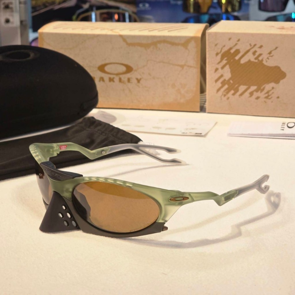 OAKLEY PLANTARIS F.MATTE TRANS FERN L.PRIZM TUNGSTEN OO9437 943703 126/63