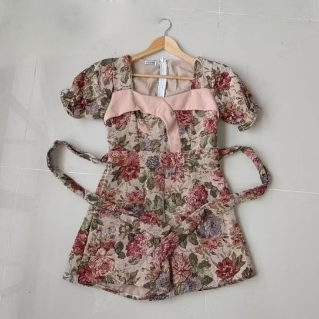 【𝗡𝗲𝘄】NUY SHOP ชุดจั๊มสั้นผ้าทอ M