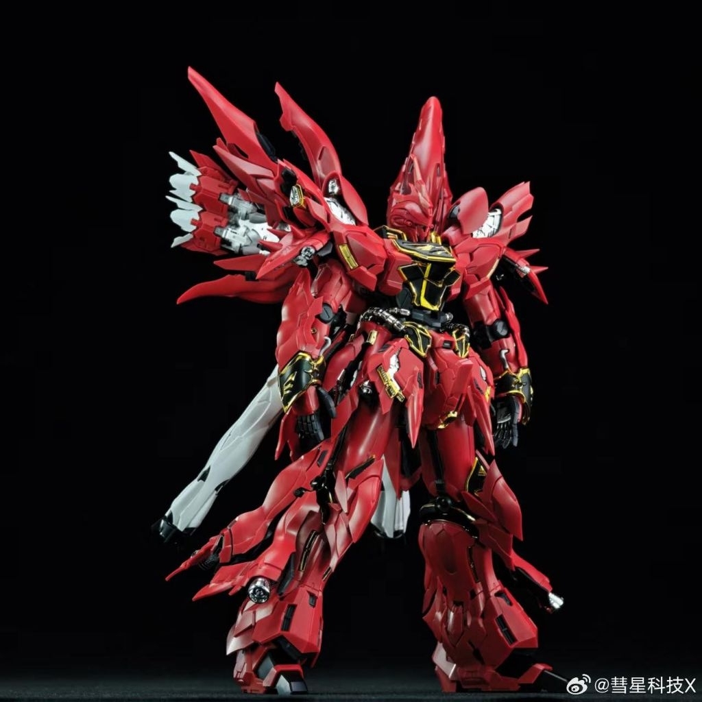 (พร้อมส่ง) Comet Technology 1/100 The Red Comet Sinanju ver. GK