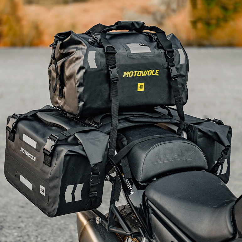 กระเป๋ากันน้ํามอเตอร์ไซค์ มัดท้ายสำหรับรถมอเตอร์ไซด์ กระเป๋าเดินทาง Waterproof Bag กระเป๋ากันน้ำ 40L/66L