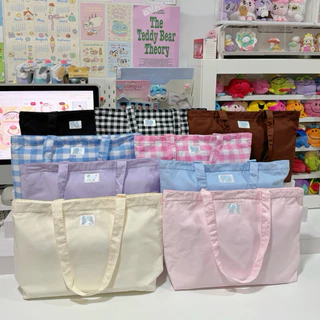 carryme - พร้อมส่ง มีซิป ! แถมโบว์🎀 tote bag/กระเป๋าผ้า คอตตอน สะพายข้าง มีป้ายร้าน ใส่หนังสือ มีช่องใน〰️