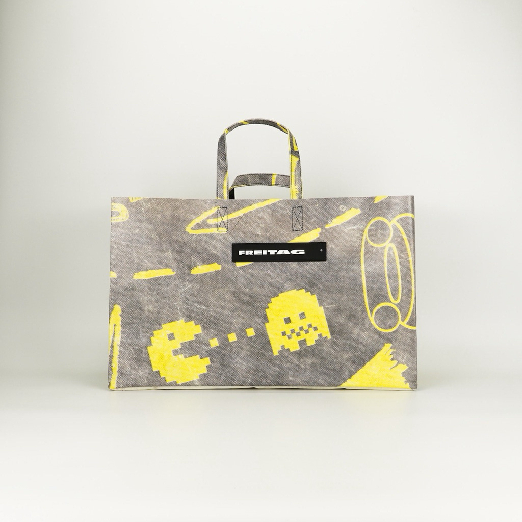 FREITAG F260 MIAMI WIDE  ผ้าใบขาว ด้านหน้าสกรีนสีเทา-เหลือง ลาย Pac-Man แบบน่ารักสุดมาก ผ้าหนาแข็ง