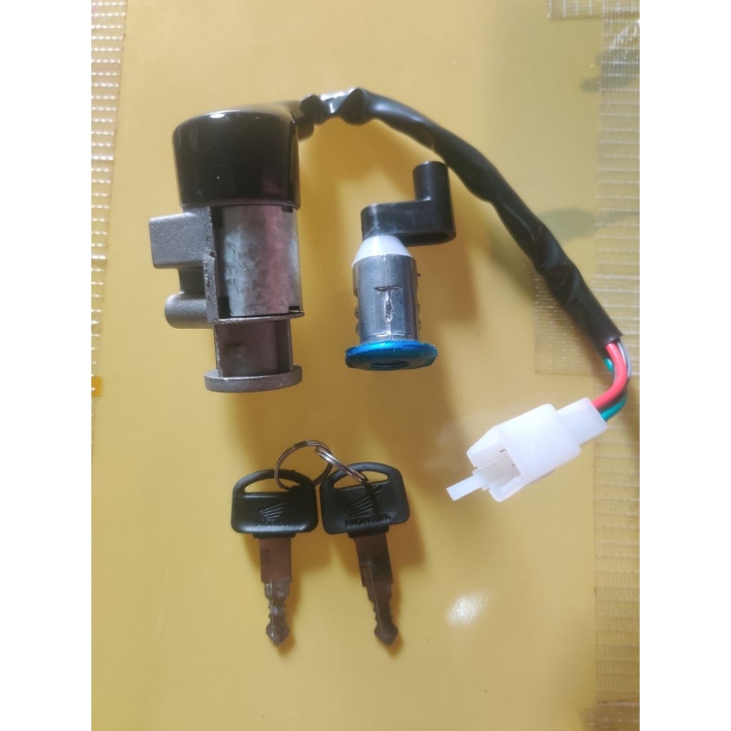 สวิทช์กุญแจ honda c900 custom