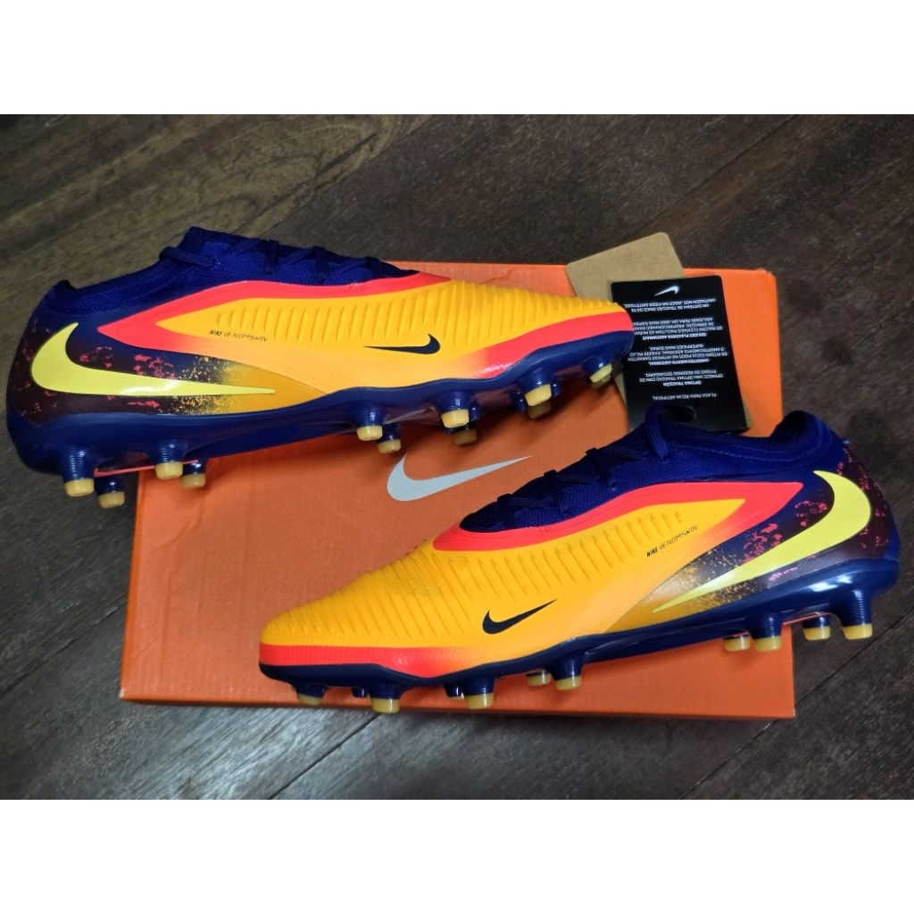 Nike Phantom 6 Low PRO AG-Pro EH **รองท็อป กล่องยับหน่อยนะครับ** รหัส IH1777-800 (มีไซส์ 255)