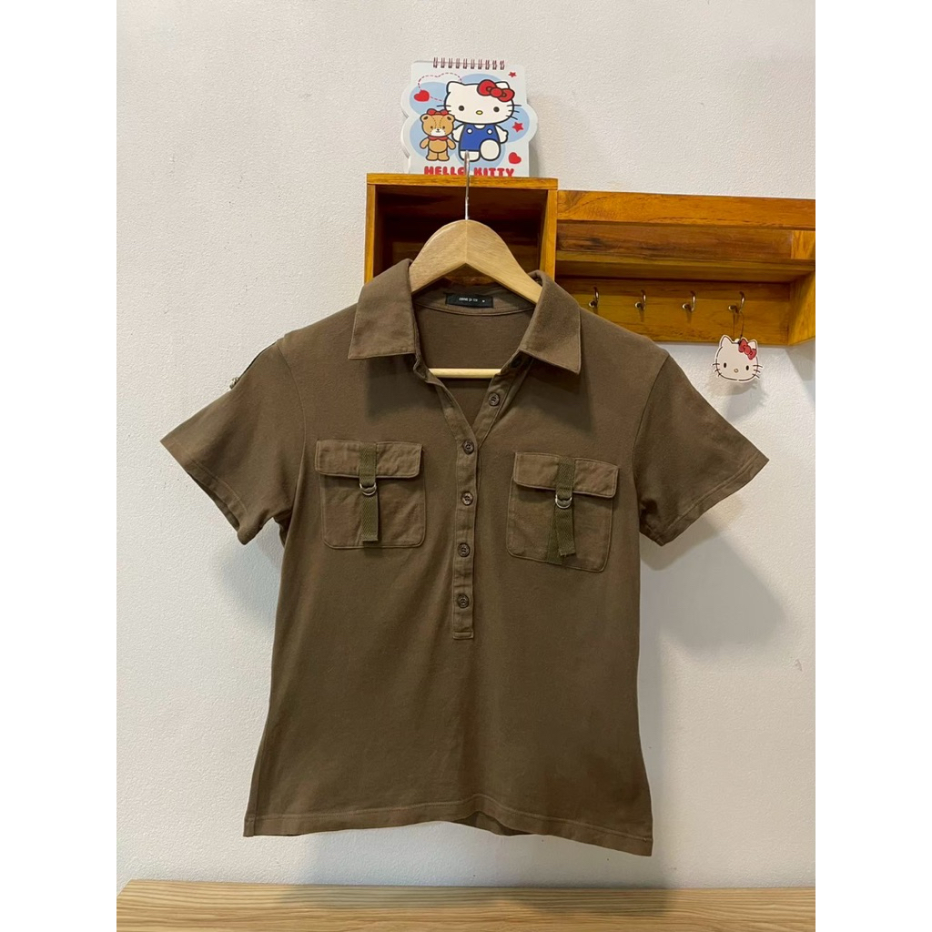 COMME CA ISM เสื้อคอปกสีน้ำตาลสายแคมป์งานแบรนด์