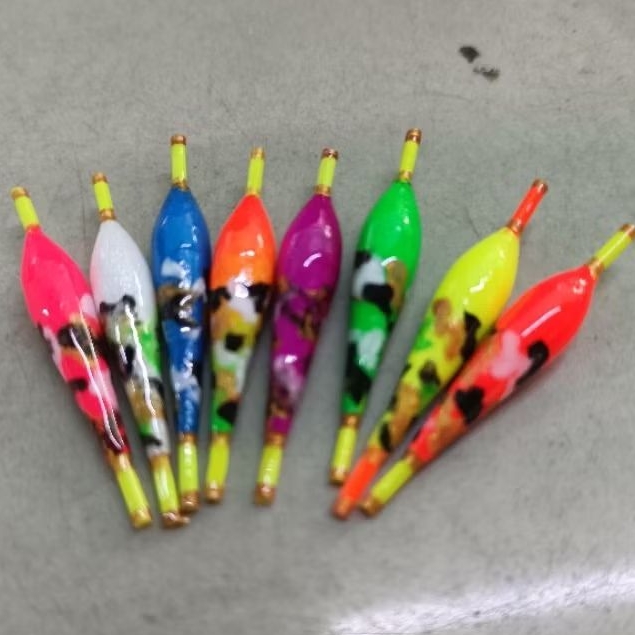 ทุ่นตกกุ้งทรงสลิมลายพราง 3 -3.5 ซ.ม  บอดี้ 6 มม. สีสันสดใส เบาพริ้ว ออกอาการชัดเจน ดูง่าย