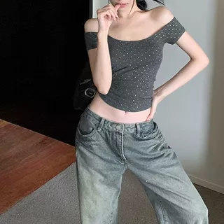 พร้อมส่งในไทย**เสื้อปาดไหล่แต่งประดับเพชรในตัว ผ้านิ่มยืดตามตัว Y260