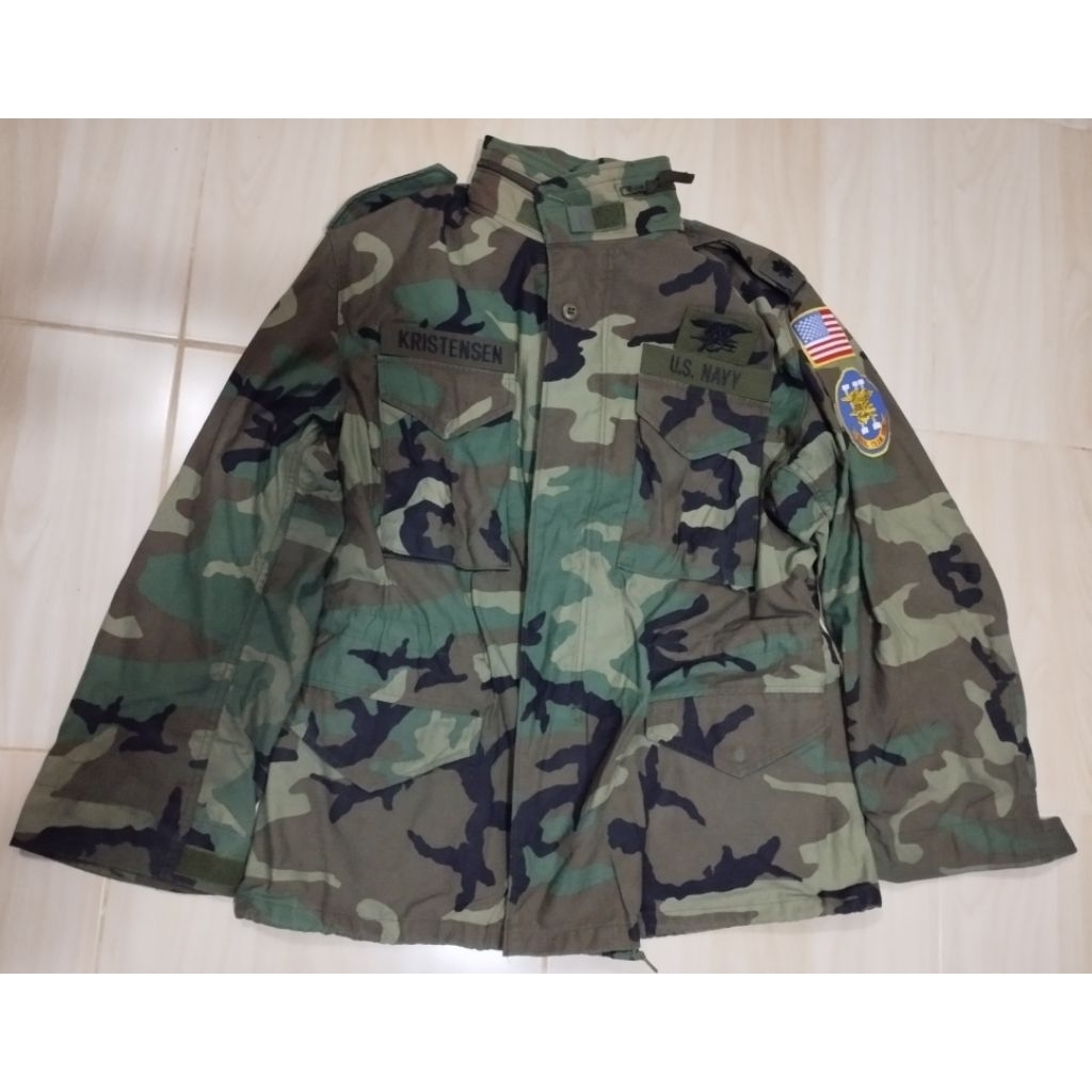 เสื้อทหาร M65 Field Jacket ลายwoodland (รหัส SL002 ) " NAVY SEAL+SEAL TEAM 6" ขนาด Large Regular ค่อ