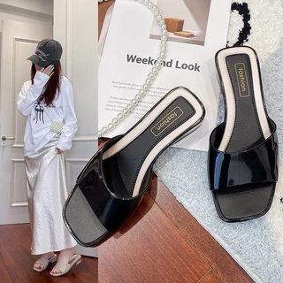 รองเท้าแตะส้นเตี้ยแฟชั่นผู้หญิง แบบสวมวัสดุ PVC (ผิวมันเงา กันน้ำเบา ๆ)
