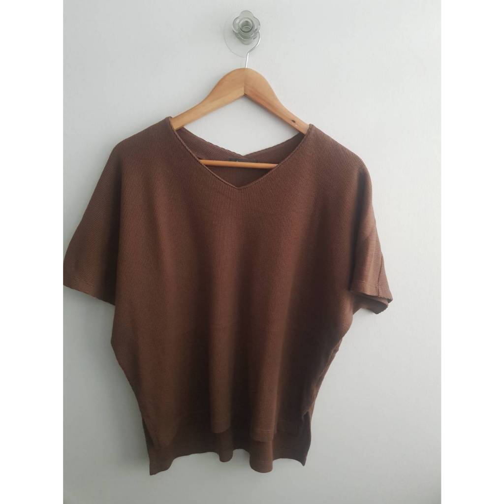 เสื้อยืดผ้าวาฟเฟิลคอวี Ragout 50/22