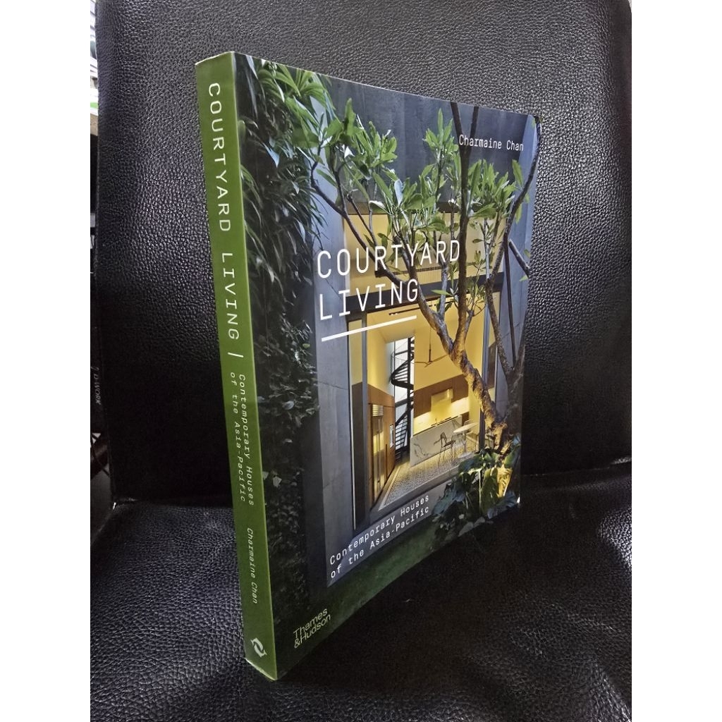 (หนังสือภาษาอังกฤษพร้อมส่ง)COURTYARD LIVING (R5)