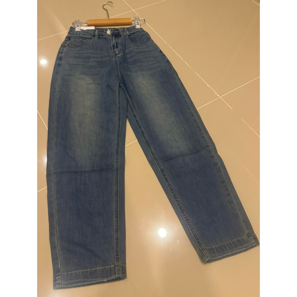 Qwerty.bkk jean  กางเกงยีนส์ทรงกระบอกใส่ทำงานได้