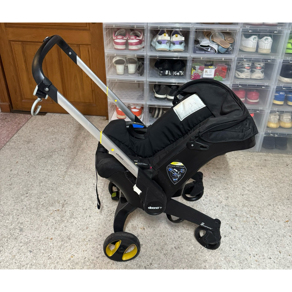 ยี่ห้อ Doona carseat และรถเข็นเด็กในตัวเดียว ใช้ได้ตั้งแต่วันออกจากโรงพยาบาลถึงน้ำหนัก13kg