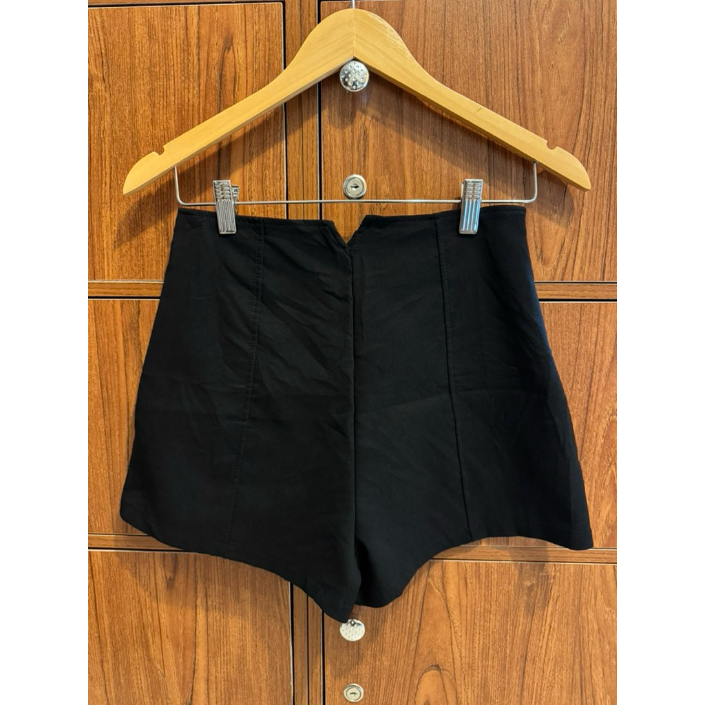 GRL กางเกงขาสั้น สีดำ (New with tag)
