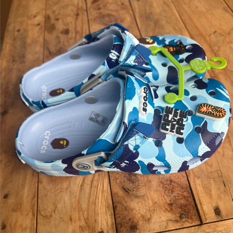 CROCS xBAPE รองเท้าผู้ชาย รองเท้าแตะแบบลำลอง