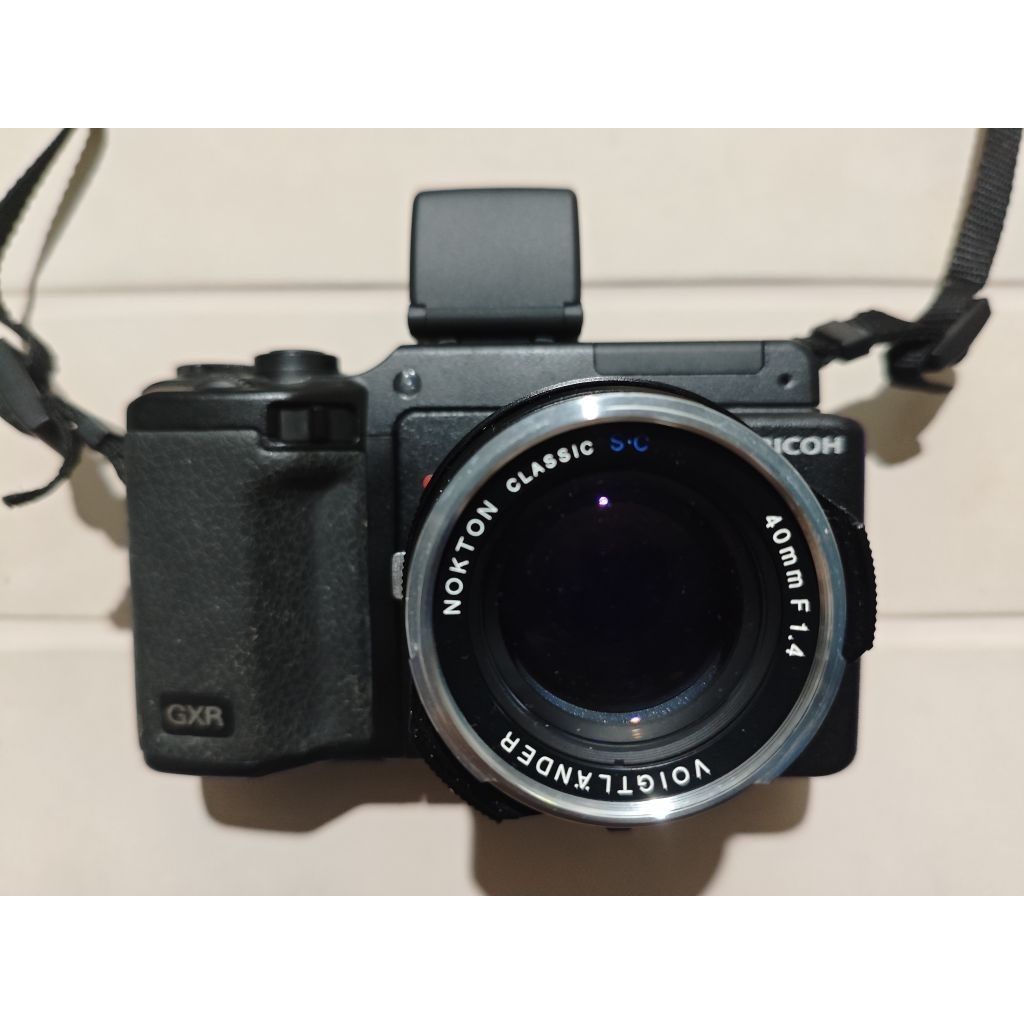 ขายกล้อง Ricoh GXR + Module A12 M Mount + VF2 + Voigtlander 40mm f1.4 ครับ มีแค่ตัวกล้อง วิว เลนส์ แ