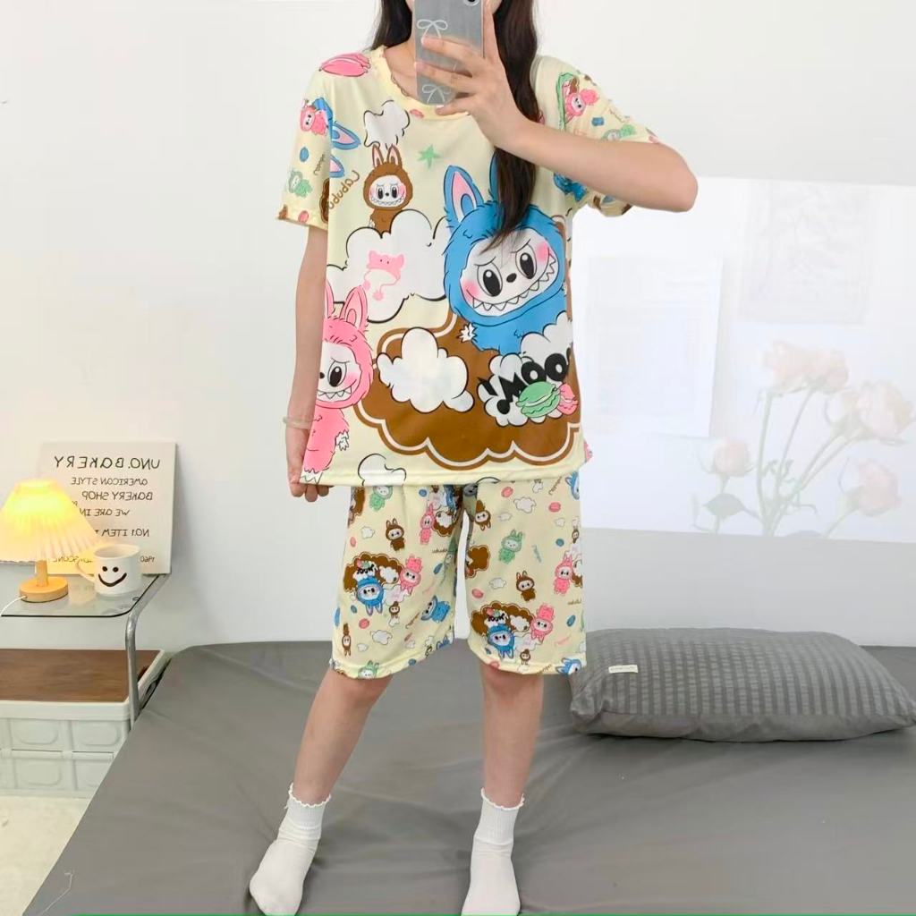 สินค้าขายดี! เสื้อแขนสั้นและกางเกงขาสั้น ผลิตจากผ้าสเปน ลายน่ารัก ราคาสบายกระเป๋า ชุดนอนผู้หญิง ไซส์เดียวใส่ได้ทุกคน รอบ – โปรปัง