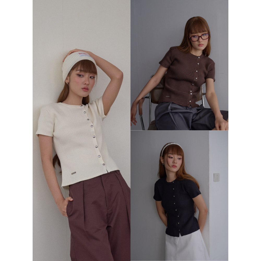 AILUMI – Skewa Knit Top เสื้อกระดุมเรียง ผ่าด้านข้าง กระดุมสีเงินทรงกลมผลิตพิเศษ