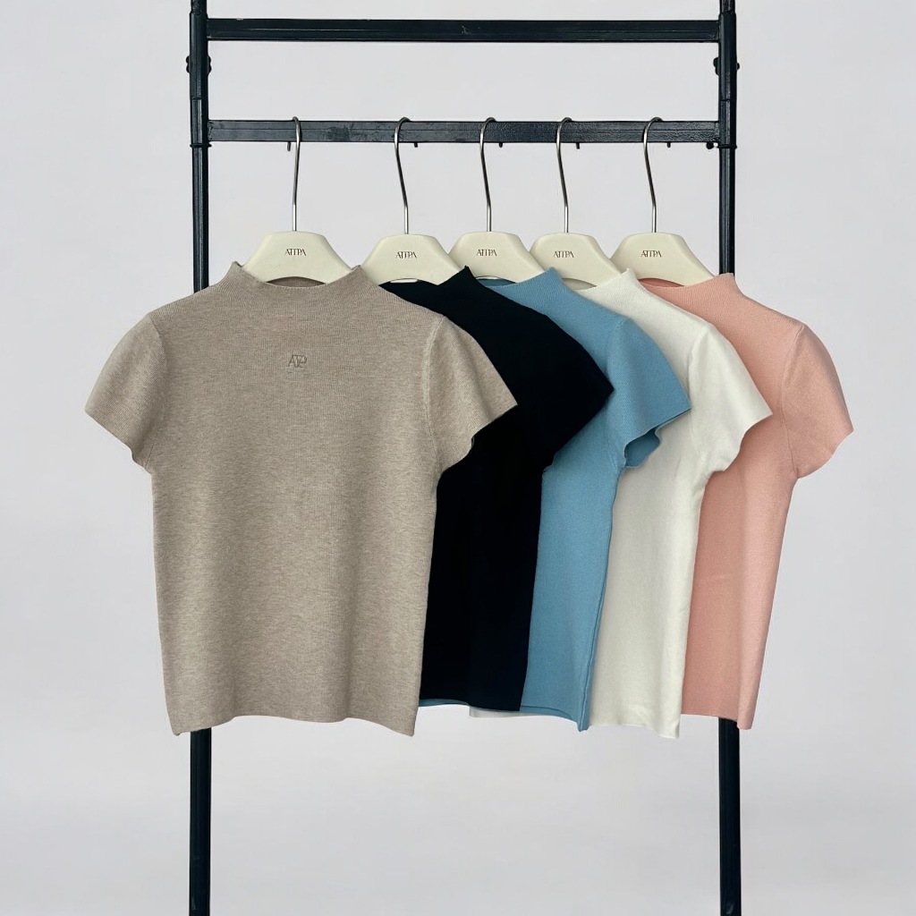 Atipashop - SEREN KNIT TOP เสื้อแขนสั้น คอกลม ผ้าไหมพรม ปักโลโก
