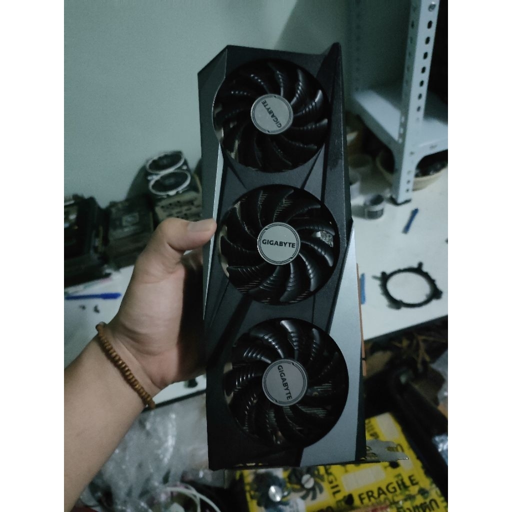 gigabyte 6700xt ราคาถูกๆ