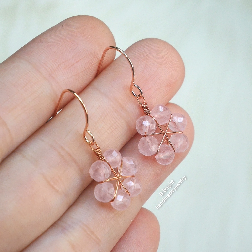 มีส่งด่วน💥 ต่างหูหินแท้ Rose quartz เจียรเหลี่ยมเพชร อะไหล่สีโรสโกลด์ งานทำมือ พร้อมส่งค่ะ