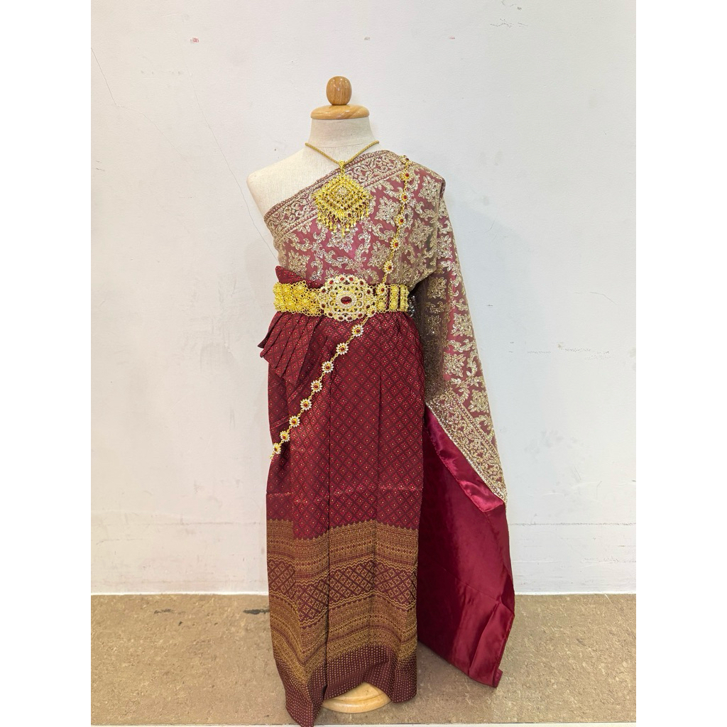 ชุดไทยเด็กสีเลือดหมู สไบเลื่อมเกาะอกเลือดหมูทอง แมตท์กระโปรงไหมทอสีเลือดหมู สวยสง่างาม ❤️✨