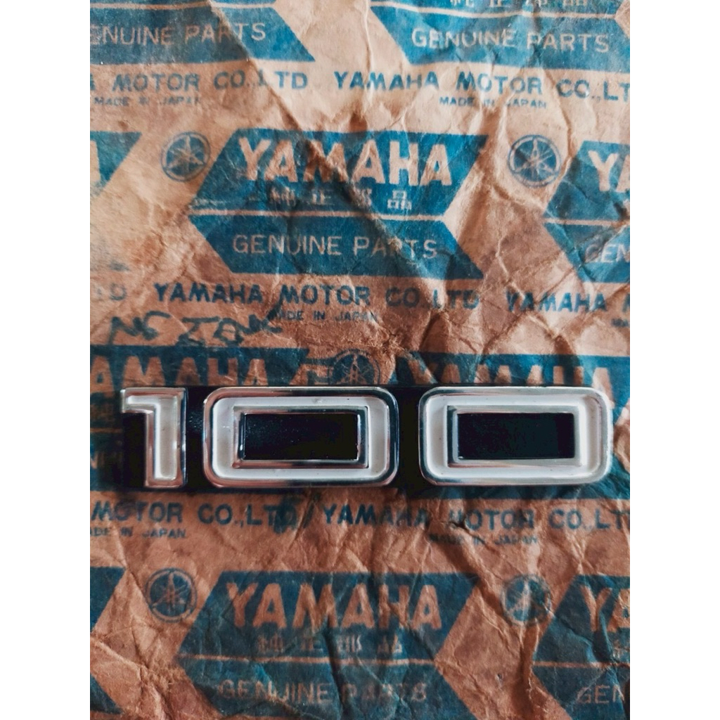 โลโก้ ติดฝากระเป๋า Yamaha YL2 YB100 งานผลิตเก่า ของใหม่ค้างสต๊อค สวยๆหายาก