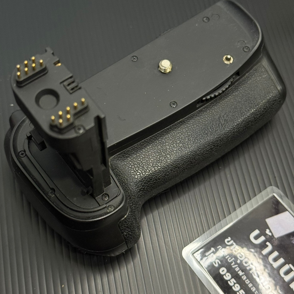 meike Battery Grip สำหรับกล้อง CANON 70D / 80D / 90D