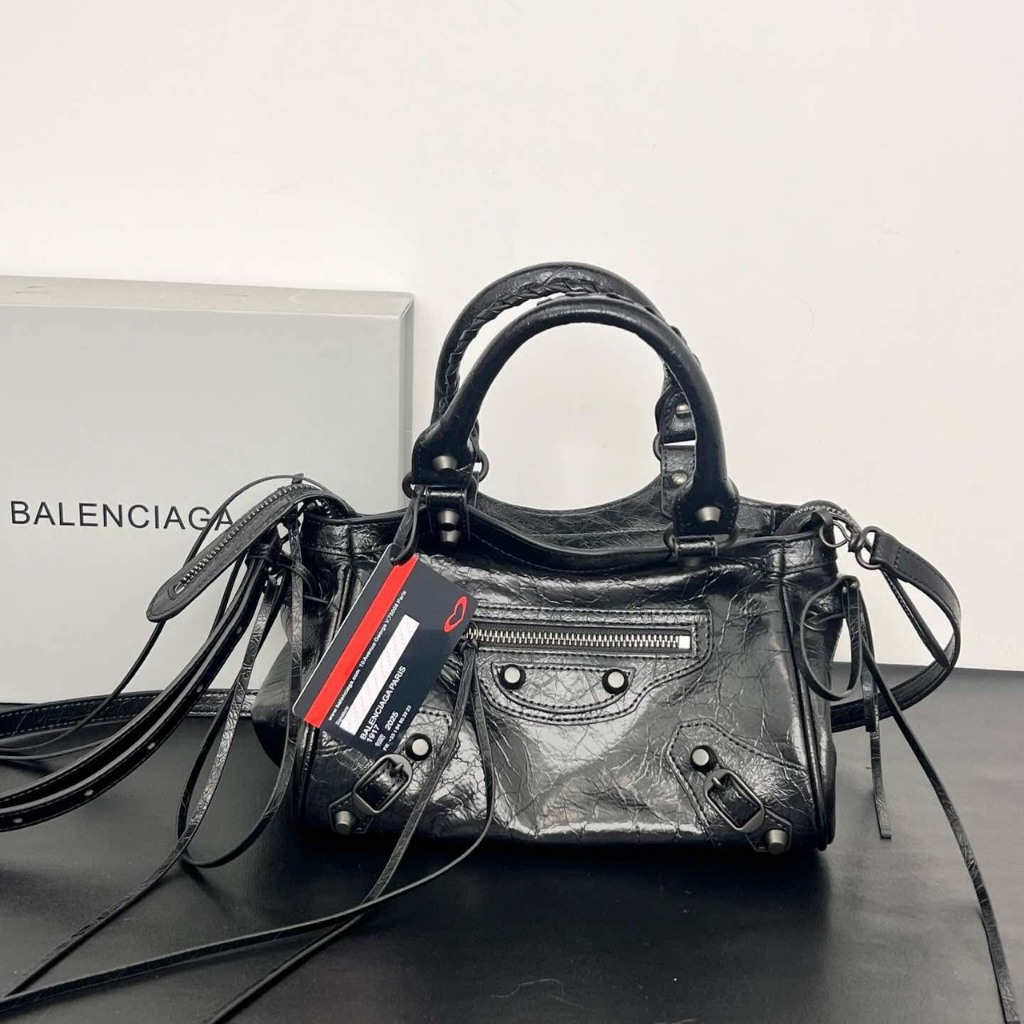 กระเป๋า   งานหนังแท้ รุ่นฮิต vip / Size :   24 cm