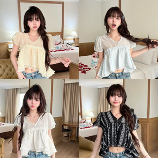 Nusa style เสื้อคอวี แต่งระบายอก ผ้าลายดอกไม้