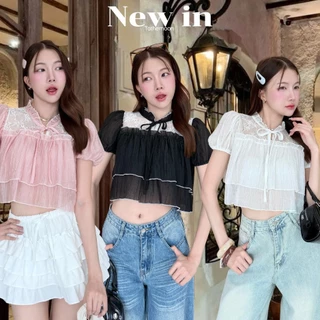 Blooming เสื้อครอปแขนตุ๊กตา ผ้าโรซี่ คอระบาย แต่งชายลูกไม้ 2 เลเยอร์ KN.Clothes