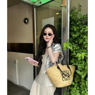 BY IRA(23276) Classy Top พร้อมส่ง เสื้อสายเดี่ยวผู้หญิง สีพื้น แต่งลูกไม้ เสื้องานผ้าซาติน งานคอวี (ไม่มีซับใน)