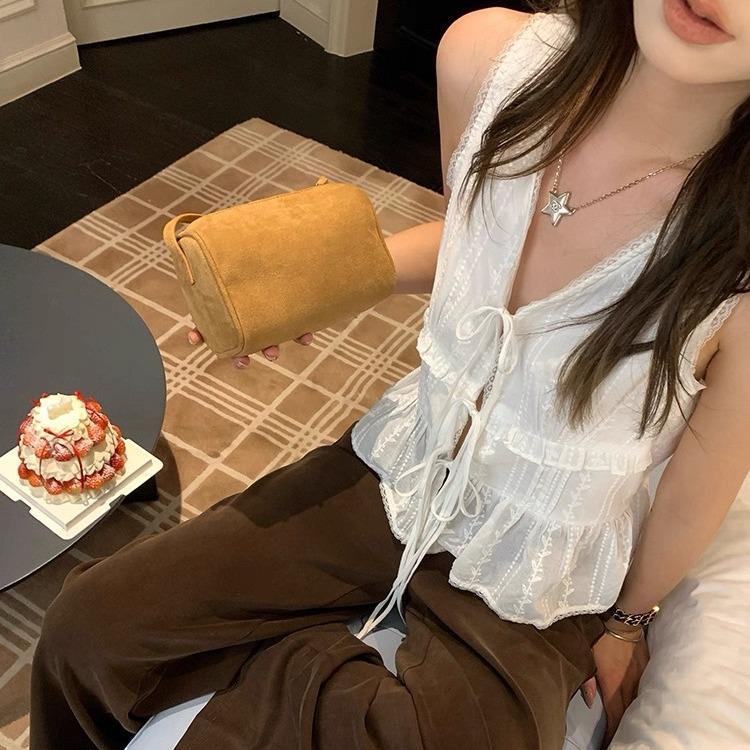 เสื้อกล้ามดีเทลผูกโบว์หน้าสามชั้น แต่งขอบลูกไม้ผ้าไม่บางมีซับให้ใส่แล้วจึ้งแน่นอนค่าา