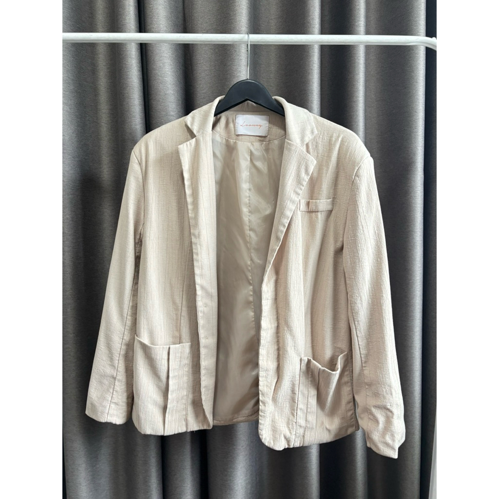Loonny เสื้อเบเซอร์สีเบจ