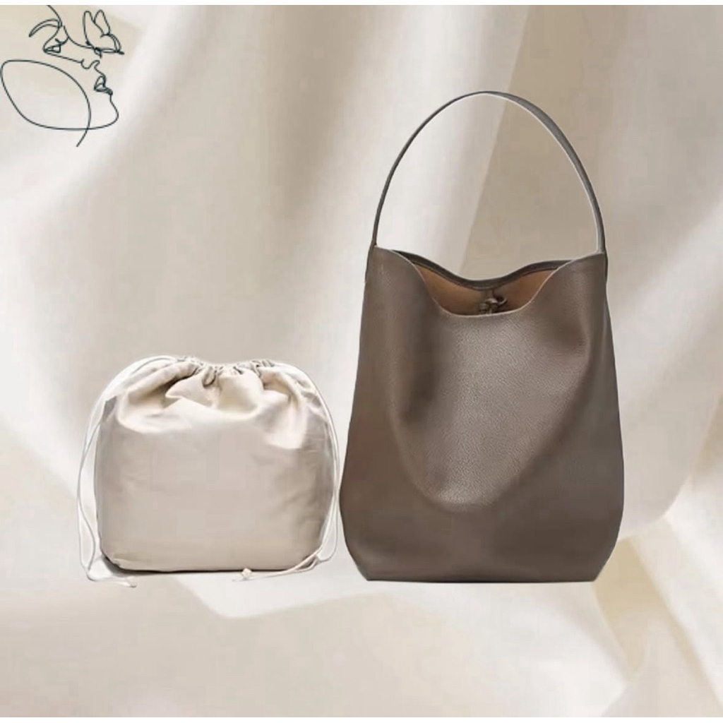 ส่งต่อ กระเป๋าสะพายข้าง Pazzion - Leather Tote Bag in Brown