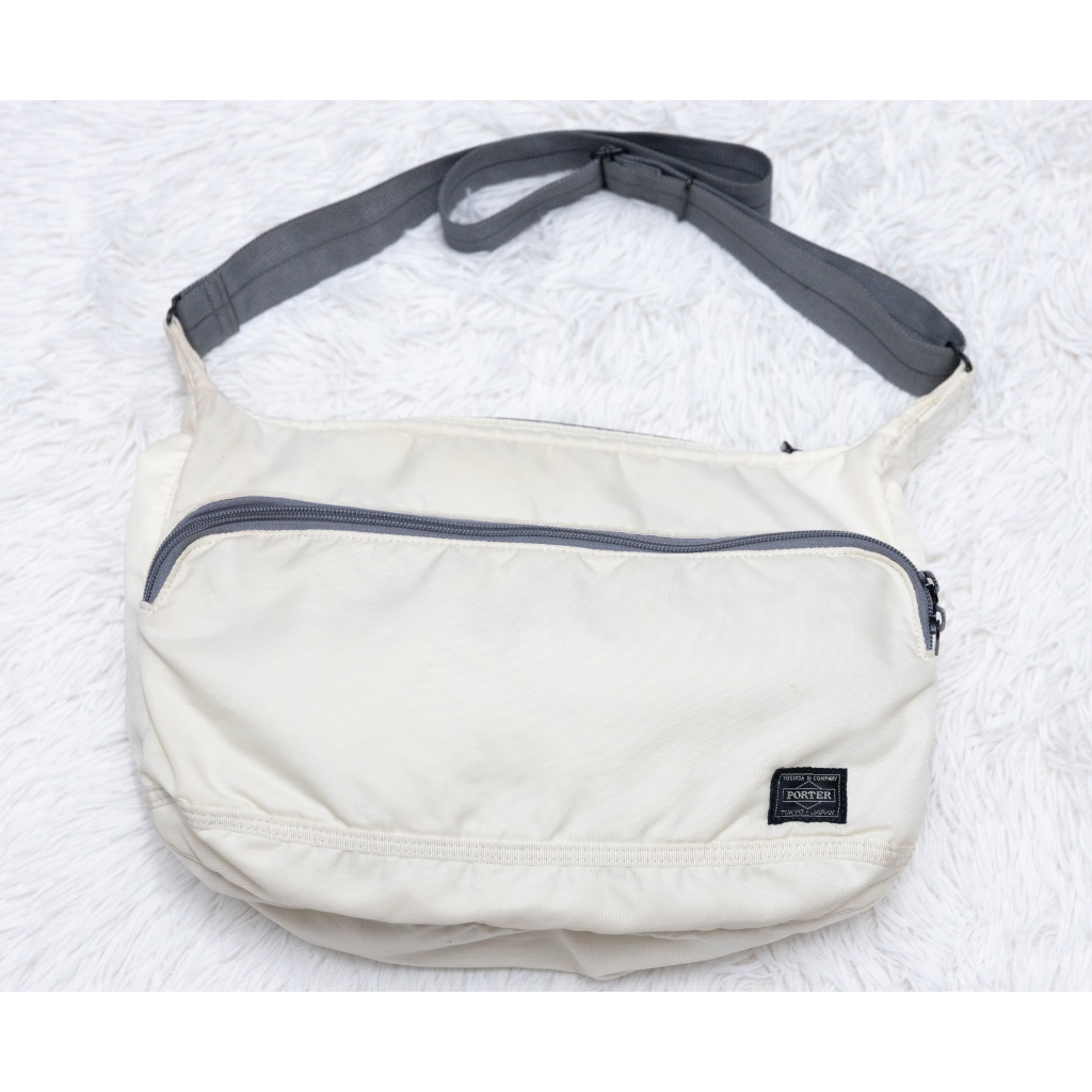 กระเป๋าสะพายข้าง  PORTER โดย YOSHIDA & COMPANY สภาพใหม่กริ๊บ