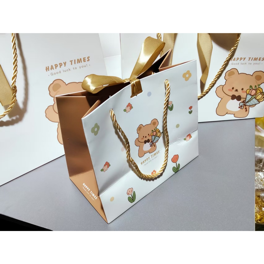 🐻bag🐻 ถุงกระดาษหิ้ว ถุงกระดาษพื้นขาว ลายหมีน้ำตาล ผูกโบว์สีทอง ใส่ของชำร่วยน่ารักๆ พร้อมส่ง - รูปที่ 6