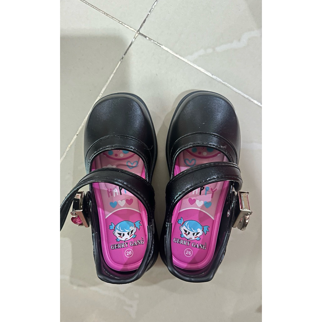 รองเท้านักเรียน Gerry Gang