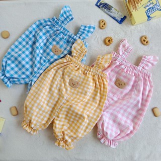 จั๊มสูทเด็ก แขนระบาย ขาสามส่วน ลายตาราง กระเป๋าตกแต่ง หมี ขา…