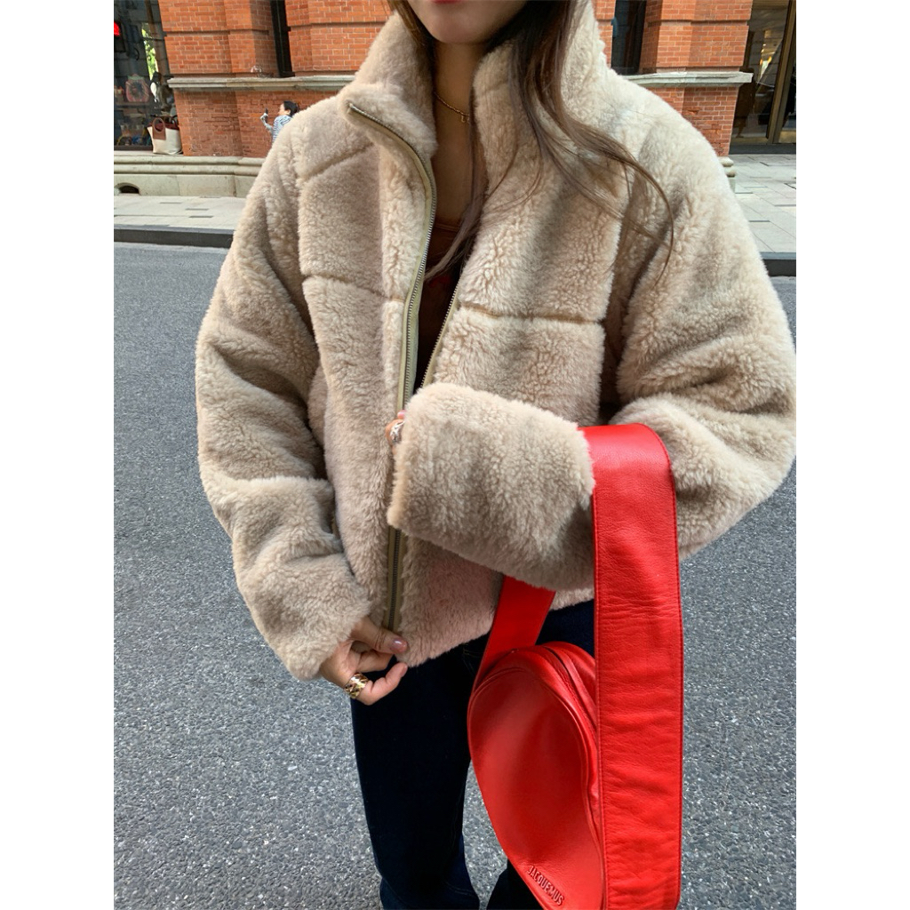 -PRE ORDER 15 DAYS ( ร้านตั้งเวลาจัดส่งเกินไว้ค่ะ )  - LUOLUO JUANJIE BRAND แจ็คเก็ตขนครีมสกรีนลายหลัง - รูปที่ 7