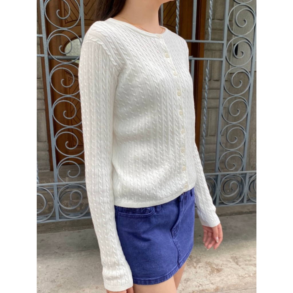 (พร้อมส่ง) BrandyMelville Zoe Cable Knit Cardigan (สีขาว) เสื้อคาร์ดิแกน เสื้อแขนยาว ของแท้จากช็อป - รูปที่ 2