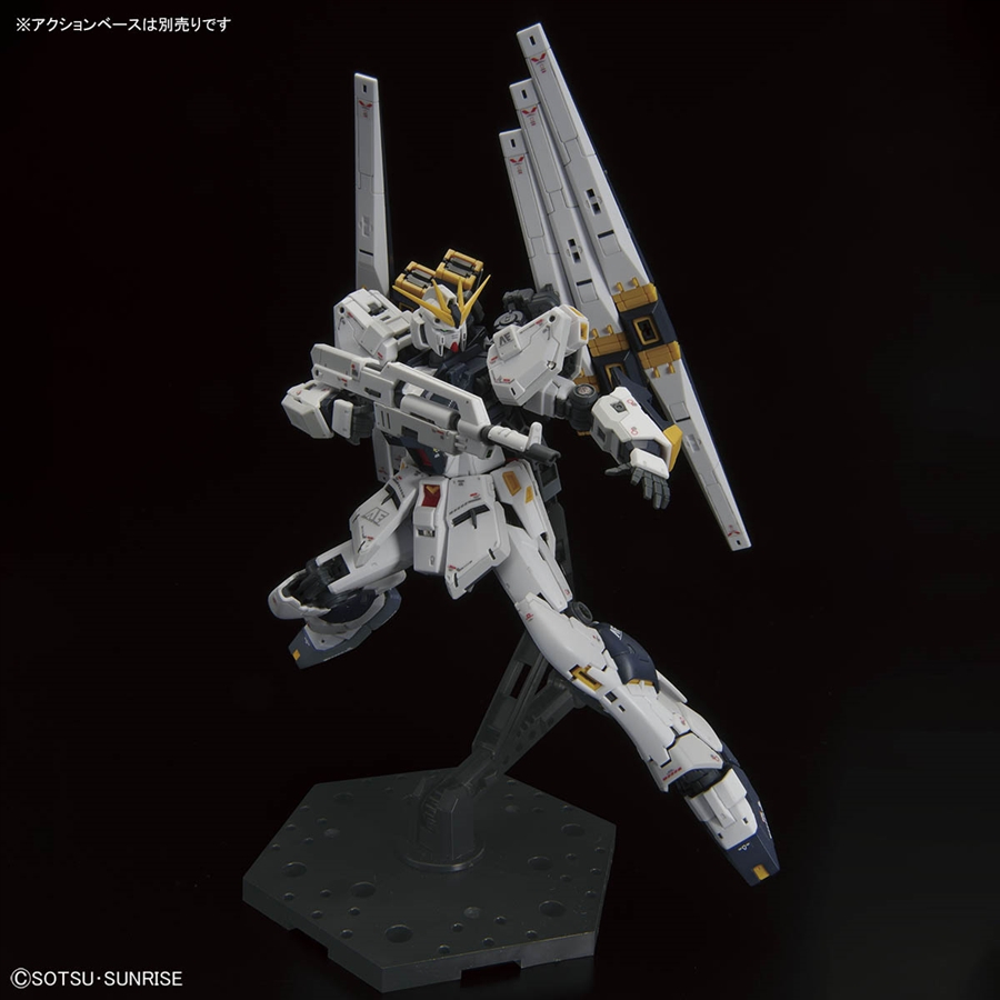 Bandai RG RX-93 Nu Gundam (Double Fin Funnel Type)