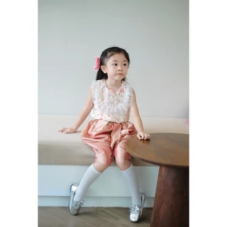 ชุดไทยเด็ก ราคาพิเศษ ณัฐชบายาน์ ใส่ไปโรงเรียน ลายดอกไม้ หวานๆ แขนกุด