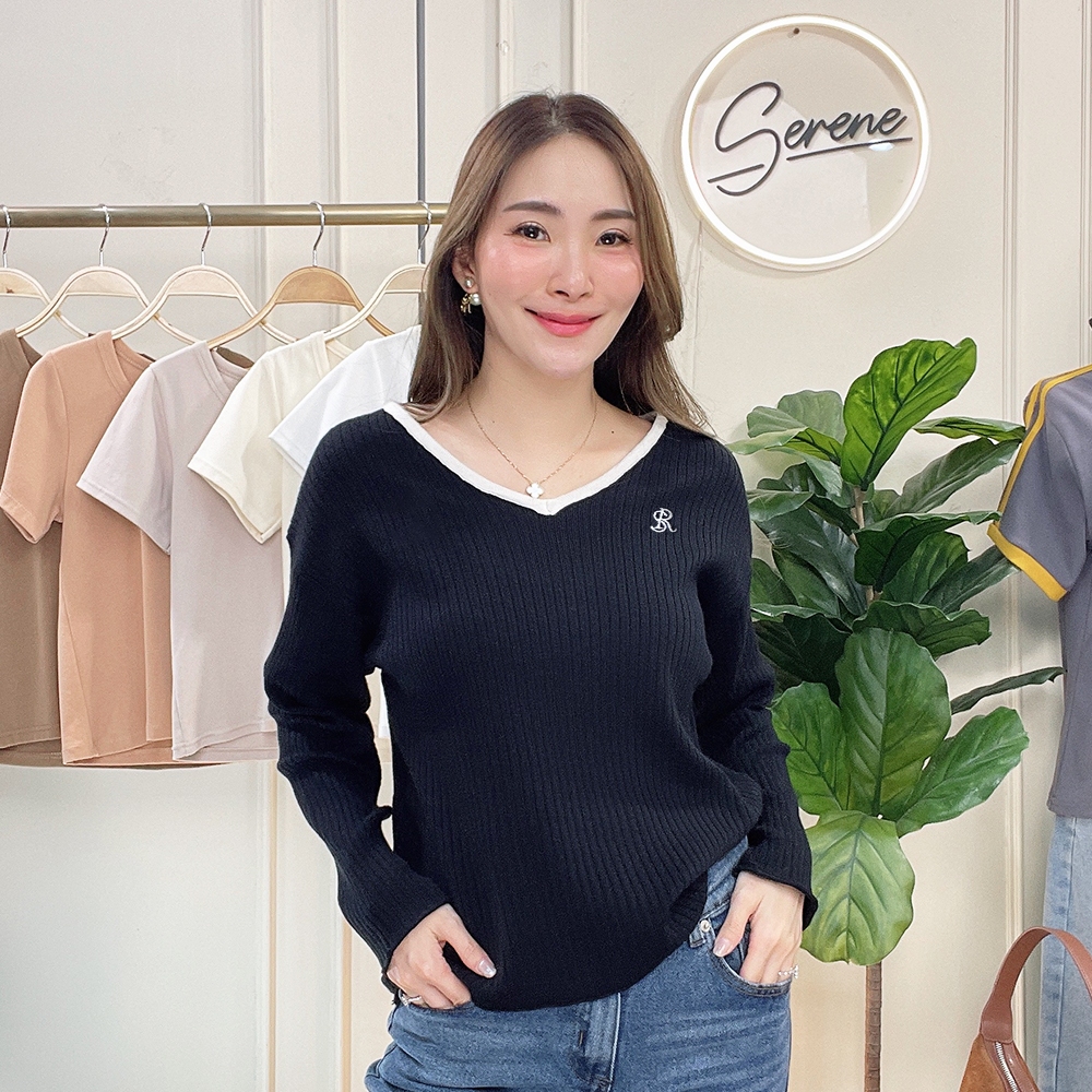 Serene's Choice เสื้อไหมพรม คอวี รุ่น Vivi แขนยาว ปักโลโก้ ซีรีน