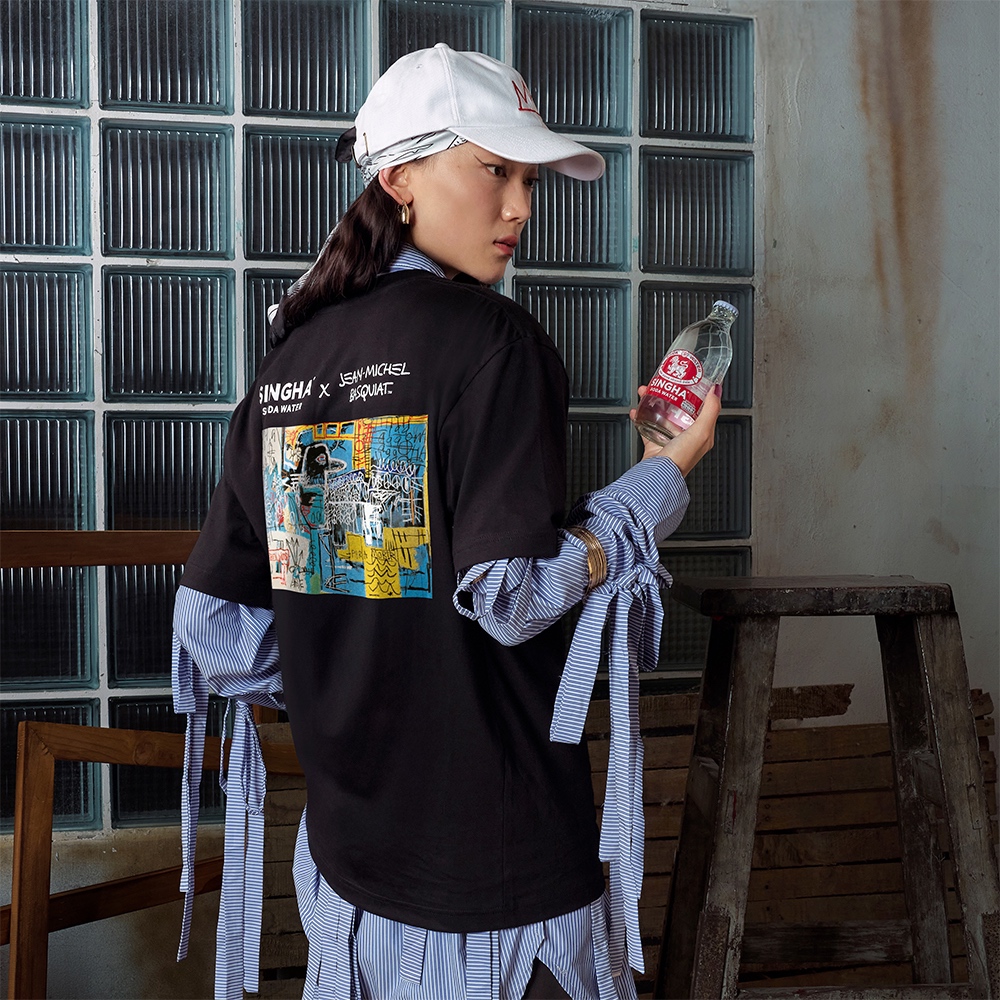 เสื้อแขนสั้น Singha Soda x Jean-Michel Basquiat ลาย Bird On Money