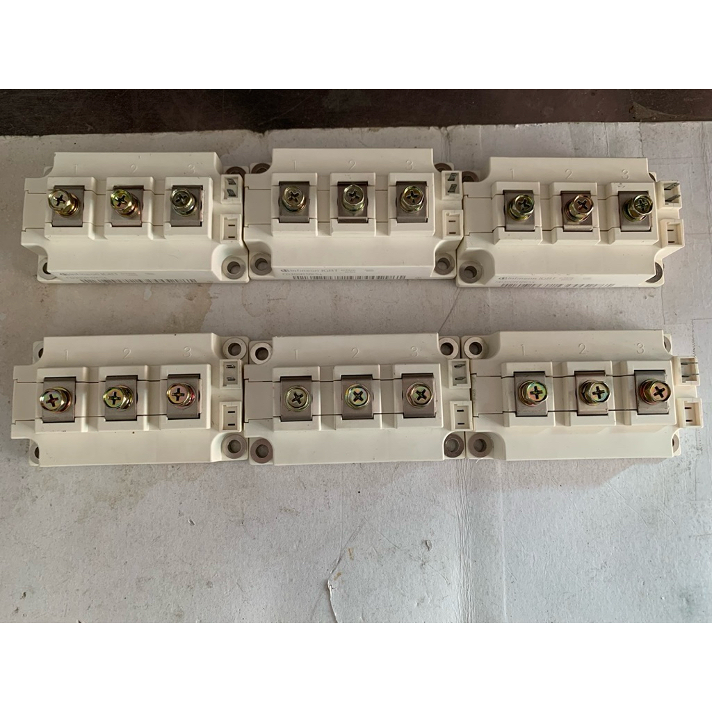 Infineon IGBT Module FD300R12KS4