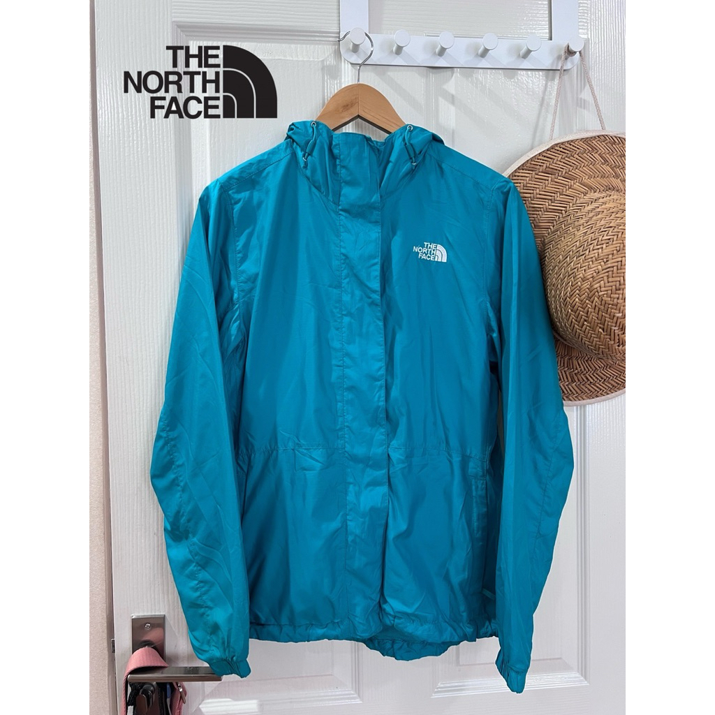 The North Face งานแท้ x S Woman x ผ้ากันลมกัน สีเขียวฟ้า ละอองน้ำใส่เดินป่า อก 36-37 ยาว 35 ❌ตำหนิ