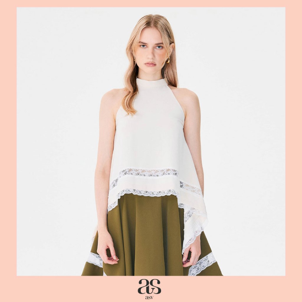 [asv aw25] Sonya Halterneck Top เสื้อผู้หญิง คล้องคอ ทรงผ้าเช็ดหน้า ผูกโบว์ด้านหลัง ดีเทลแทรกผ้าและชายลูกไม้ แต่งโลโก้