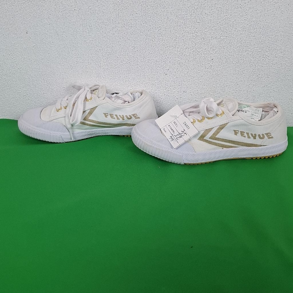 2A931 รองเท้าผ้าใบ 22CM รองเท้าผ้าใบ รองเท้าแฟชั่น มือสอง รายละเอียดตามรูปนะคะ