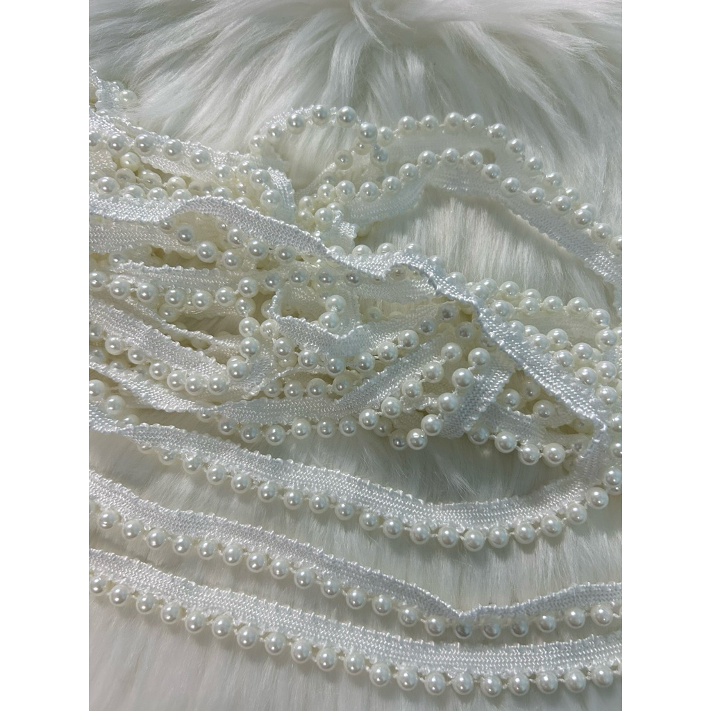 เส้นมุกสีขาว 5หลา120บาท